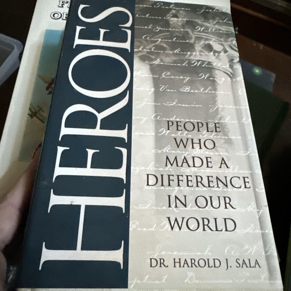 Heroes: People Who Made‎ a Difference in Our World by Sala, Harold